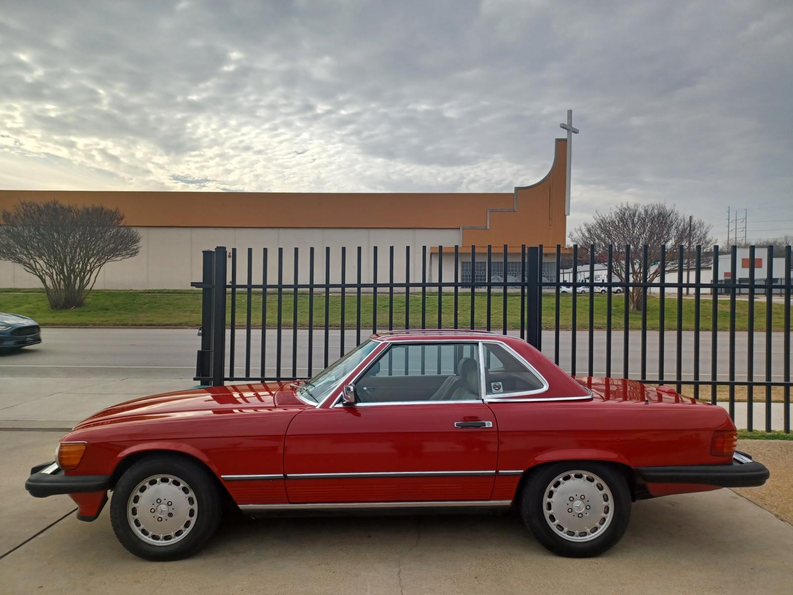 1989 RED /TAN, LEATHER Mercedes-Benz 560 SL coupe (WDBBA48D2KA) with an 5.6L V8 SOHC 16V engine, 4-Speed Automatic transmission, located at 2001 E. Lancaster, Ft. Worth, 76103, (817) 336-7000, 32.746181, -97.301018 - Photo #0